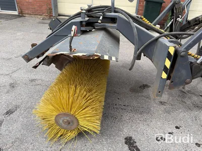 Wille 455B implement carrier, 2006, with sweeper roller