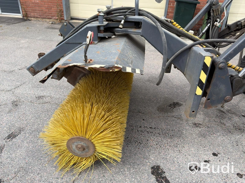 Wille 455B implement carrier, 2006, with sweeper roller
