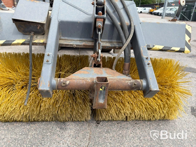 Wille 455B implement carrier, 2006, with sweeper roller