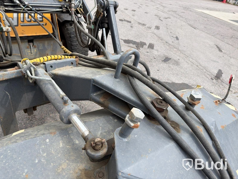 Wille 455B implement carrier, 2006, with sweeper roller