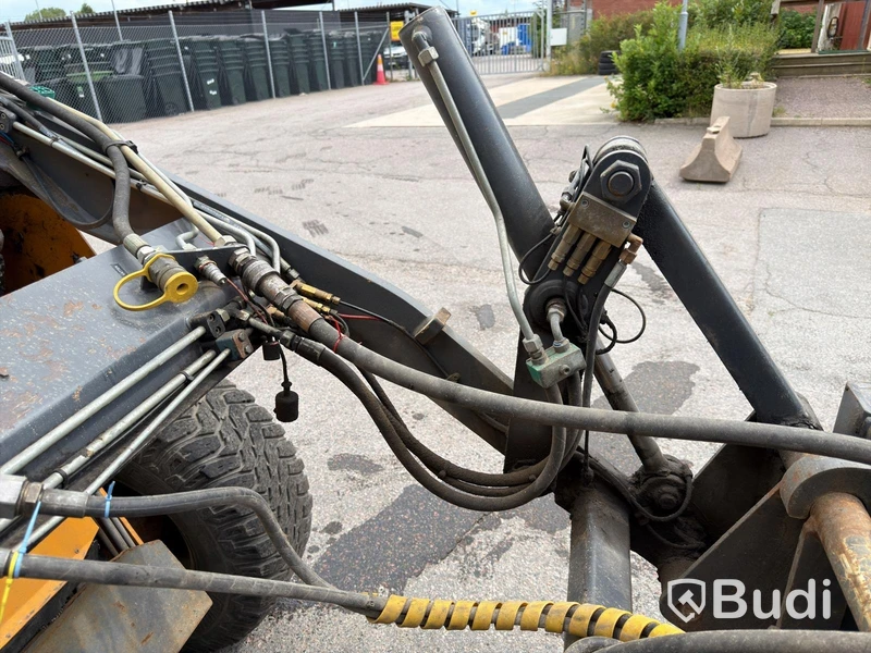 Wille 455B implement carrier, 2006, with sweeper roller