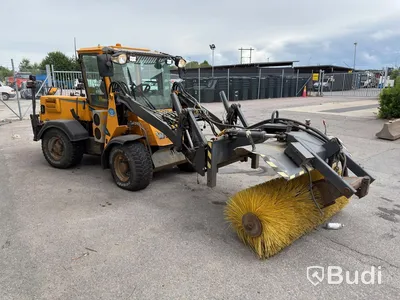 Wille 455B implement carrier, 2006, with sweeper roller
