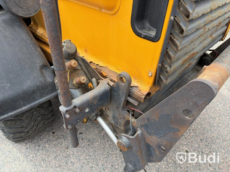 Wille 455B implement carrier, 2006, with sweeper roller