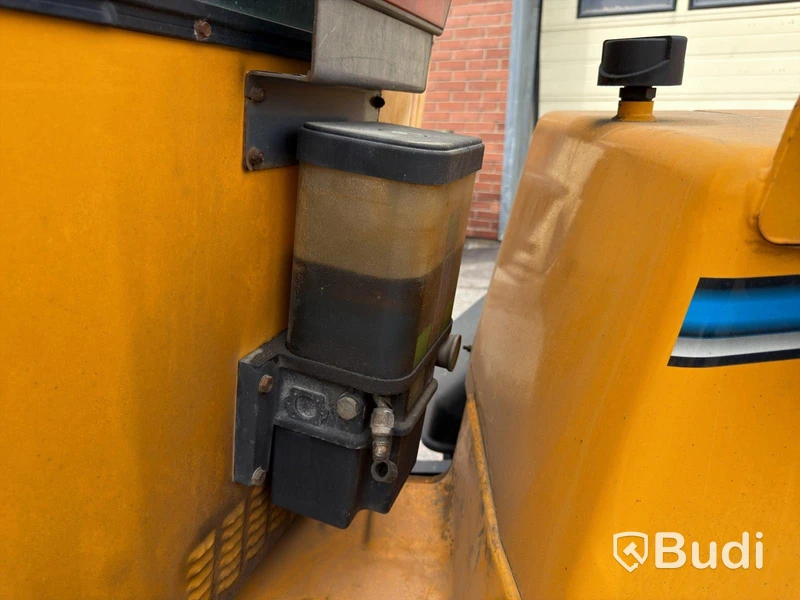 Wille 455B implement carrier, 2006, with sweeper roller