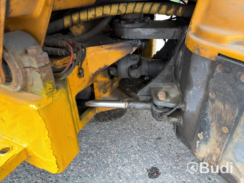 Wille 455B implement carrier, 2006, with sweeper roller