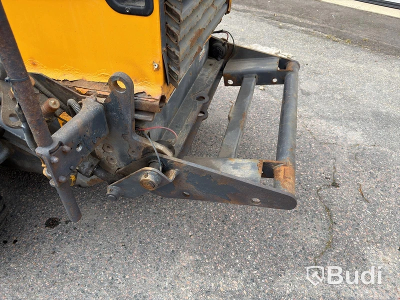 Wille 455B implement carrier, 2006, with sweeper roller