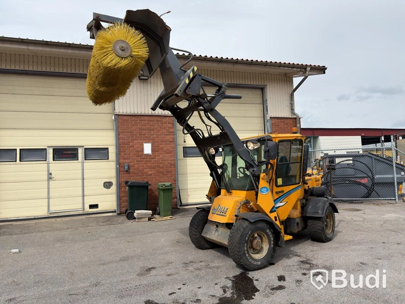 Wille 455B implement carrier, 2006, with sweeper roller