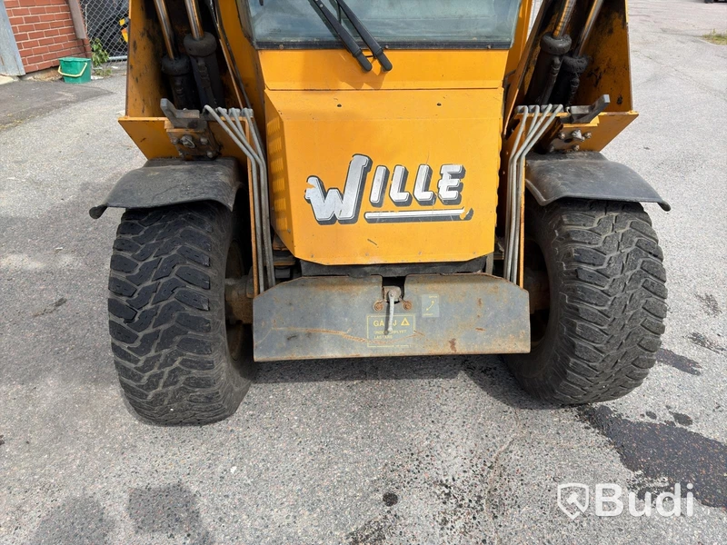 Wille 455B implement carrier, 2006, with sweeper roller