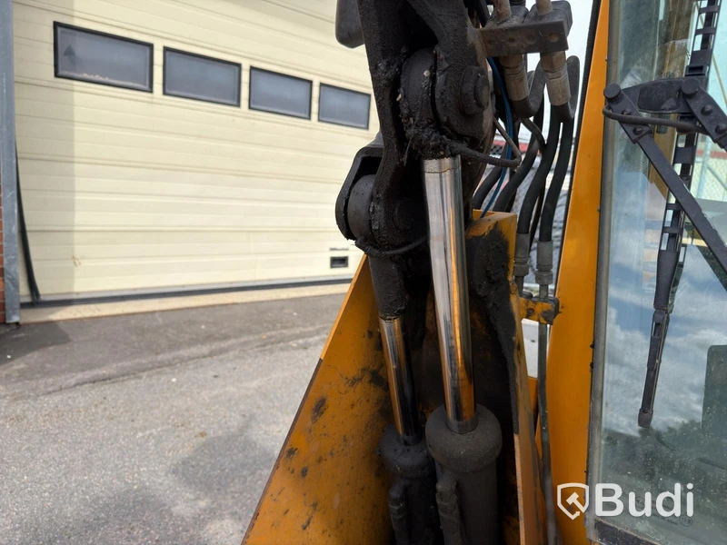 Wille 455B implement carrier, 2006, with sweeper roller
