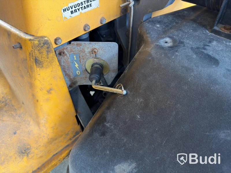 Wille 455B implement carrier, 2006, with sweeper roller