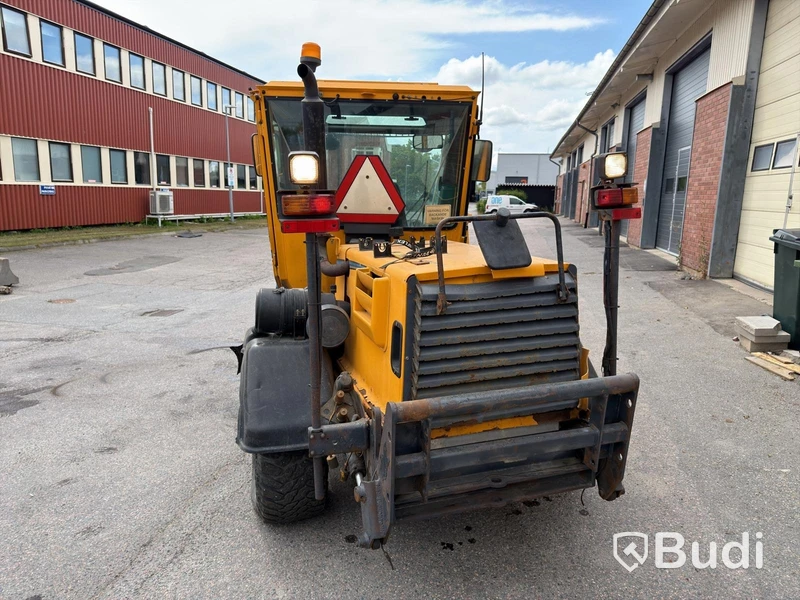 Wille 455B implement carrier, 2006, with sweeper roller