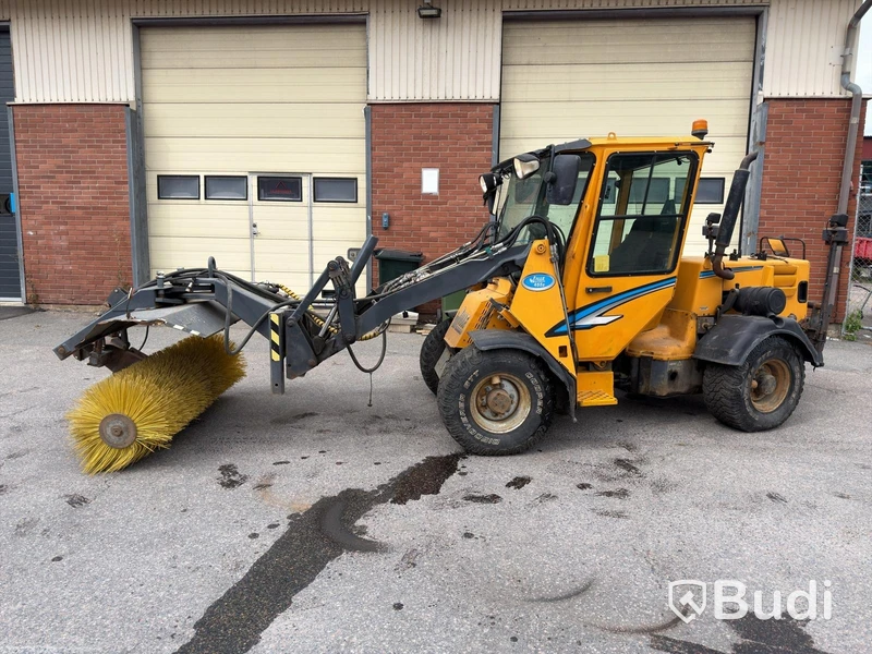 Wille 455B implement carrier, 2006, with sweeper roller