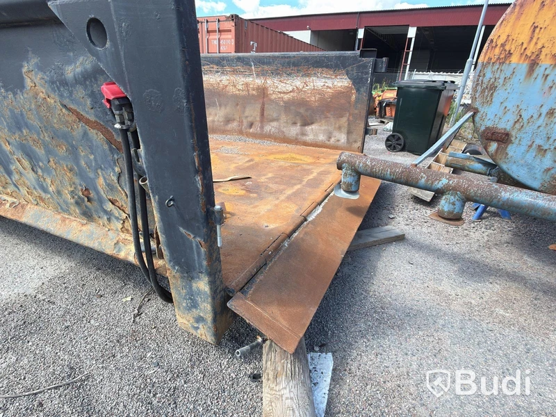 Hooklift body