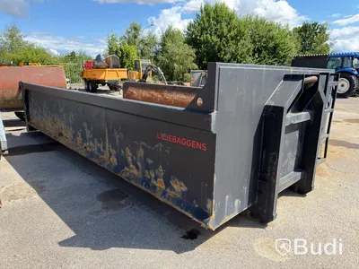 Hooklift body