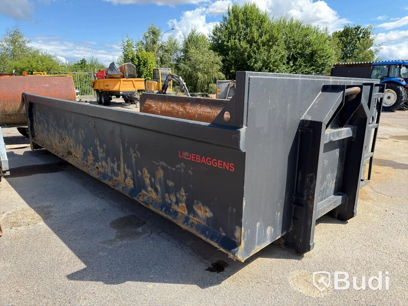 Hooklift body