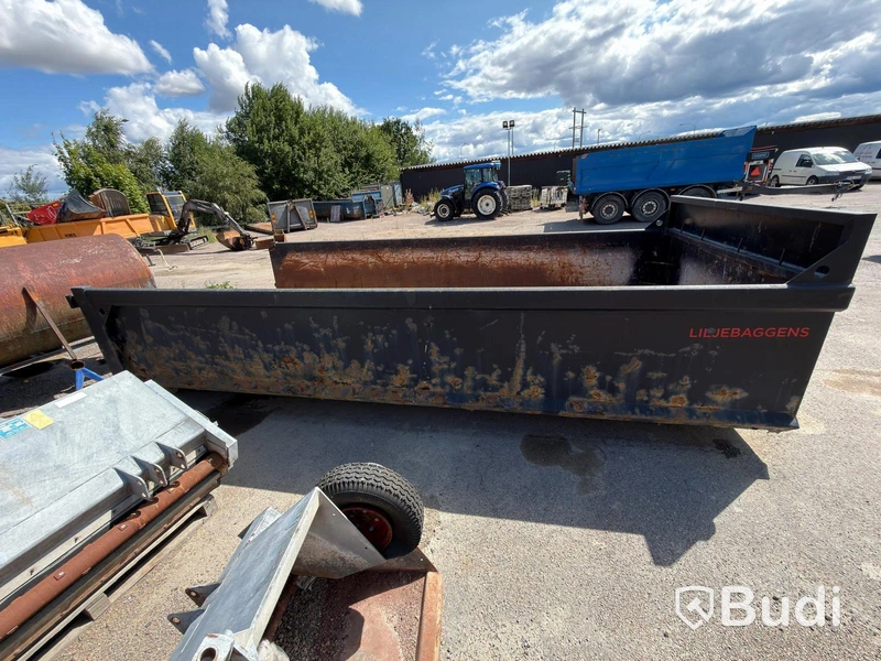 Hooklift body