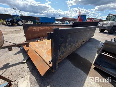 Hooklift body