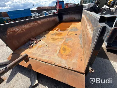 Hooklift body
