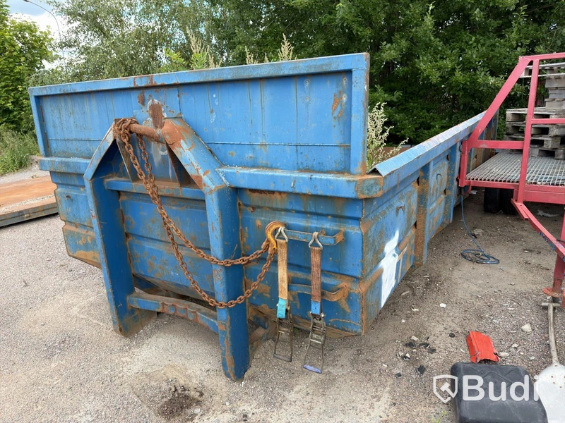 Hooklift body