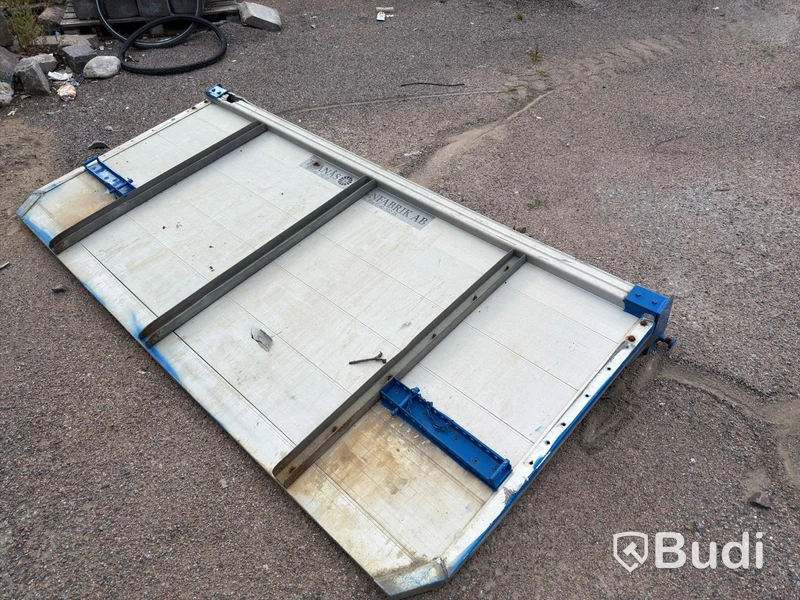Hooklift body