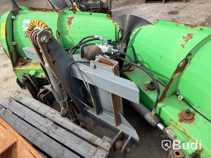 V-plough & Sami Sand Spreader