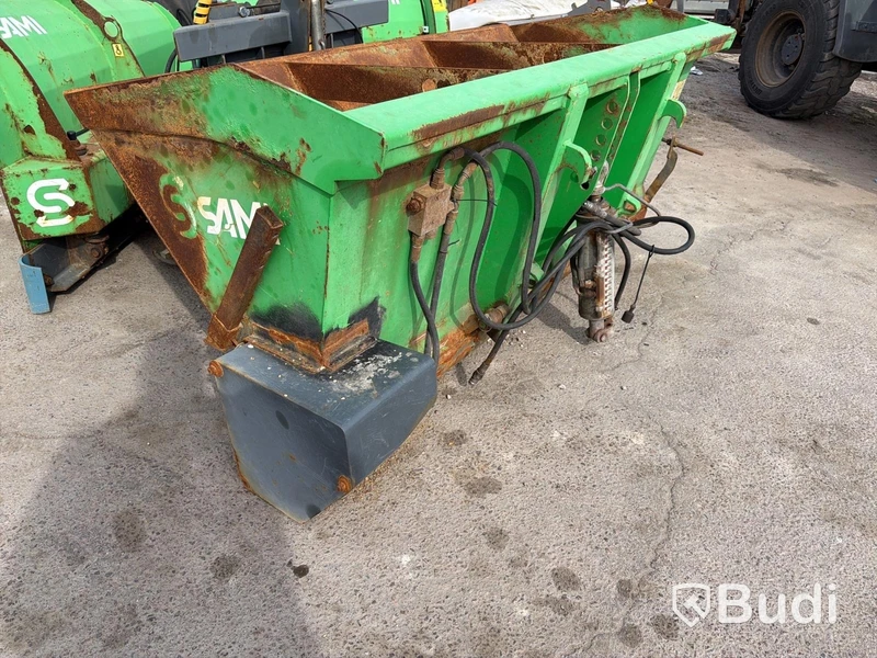 V-plough & Sami Sand Spreader