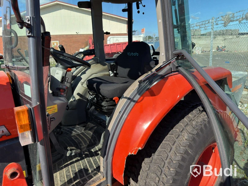 Kubota L5740 med lastare, sandspridare, plog m.m. -2013