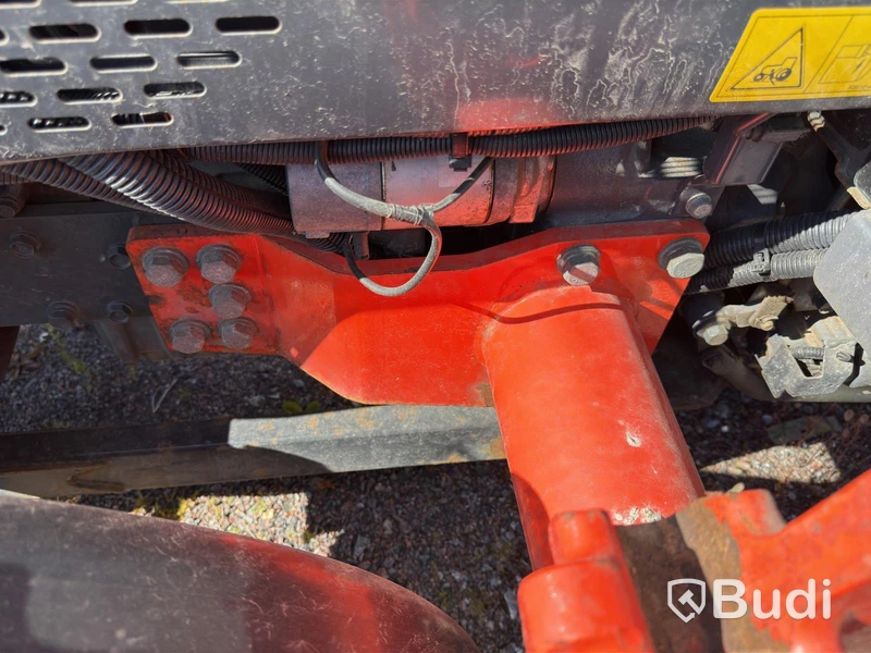 Kubota L5740 med lastare, sandspridare, plog m.m. -2013