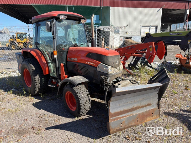Kubota L5740 med lastare, sandspridare, plog m.m. -2013