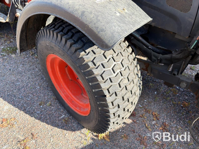 Kubota L5740 med lastare, sandspridare, plog m.m. -2013