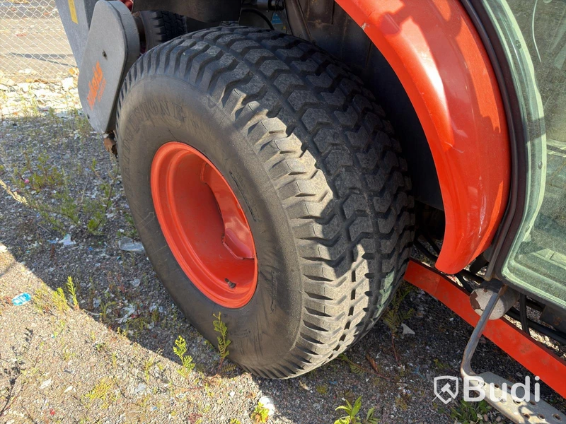 Kubota L5740 med lastare, sandspridare, plog m.m. -2013