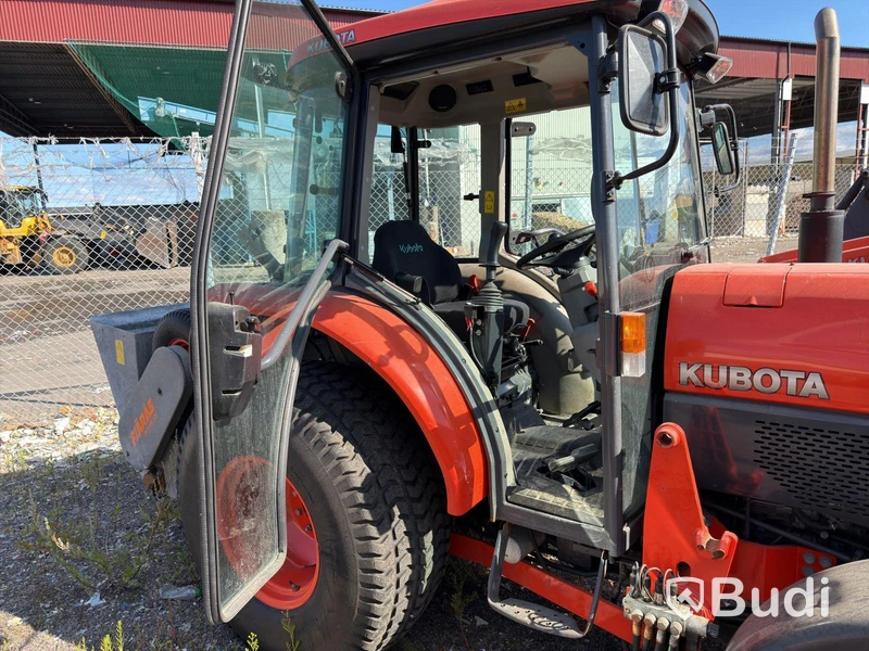 Kubota L5740 med lastare, sandspridare, plog m.m. -2013
