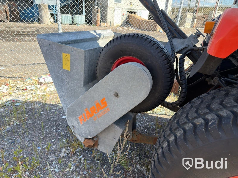 Kubota L5740 med lastare, sandspridare, plog m.m. -2013