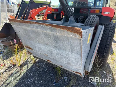 Kubota L5740 med lastare, sandspridare, plog m.m. -2013
