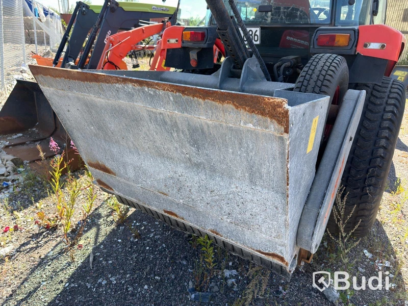 Kubota L5740 med lastare, sandspridare, plog m.m. -2013