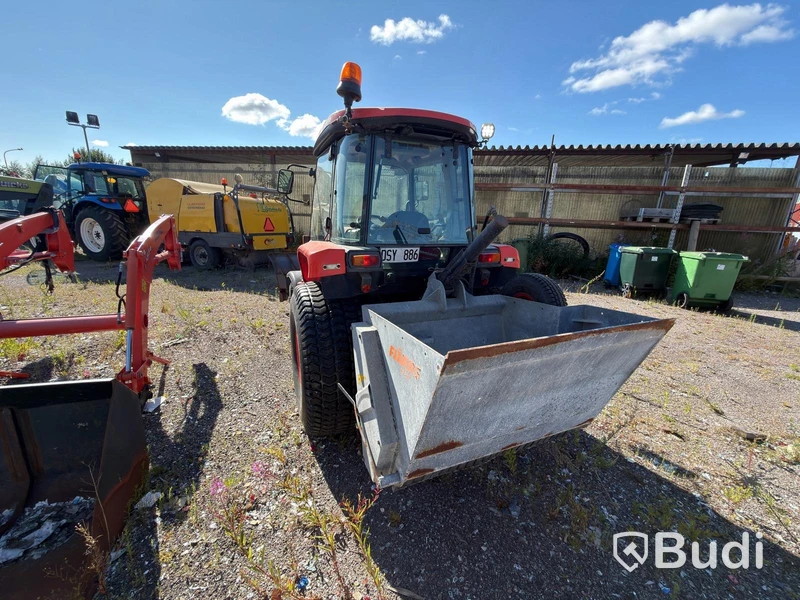 Kubota L5740 med lastare, sandspridare, plog m.m. -2013
