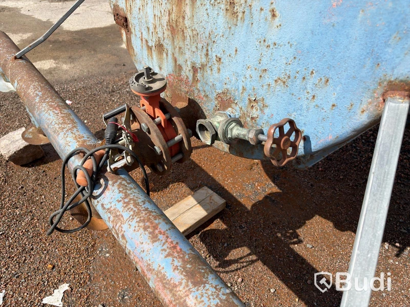 Water tank trailer