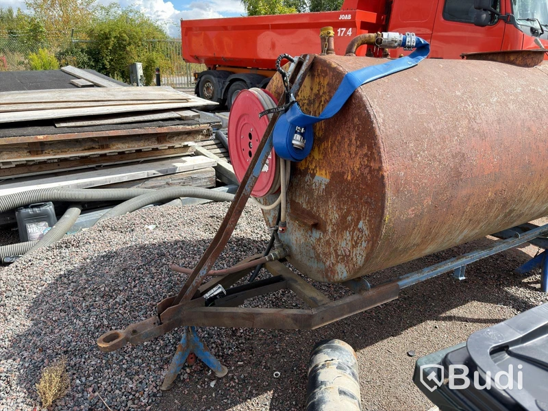 Water tank trailer