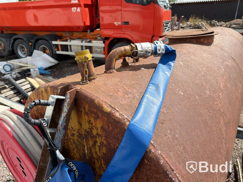 Water tank trailer