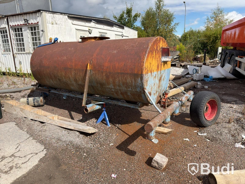 Water tank trailer