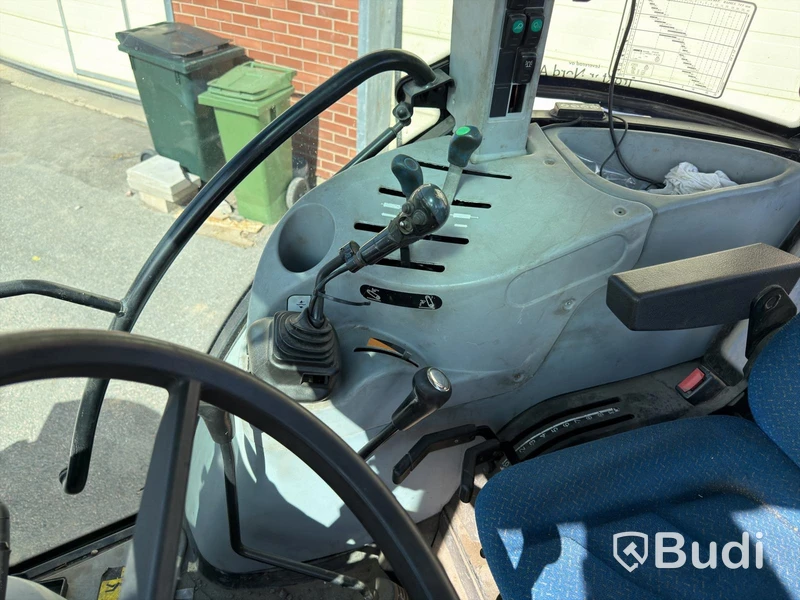 New Holland TD5.85 med lastare-2016