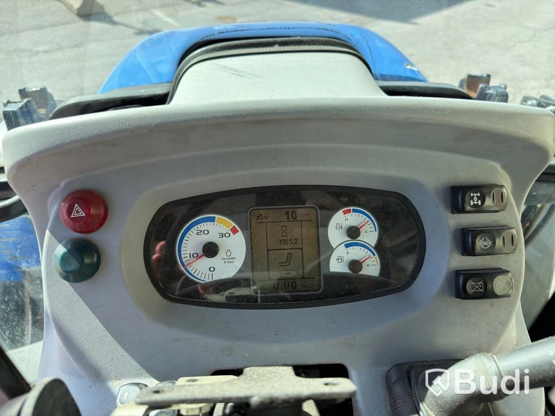 New Holland TD5.85 med lastare-2016