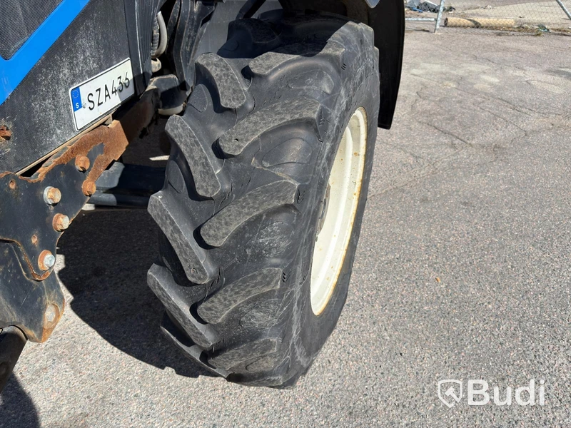 New Holland TD5.85 med lastare-2016
