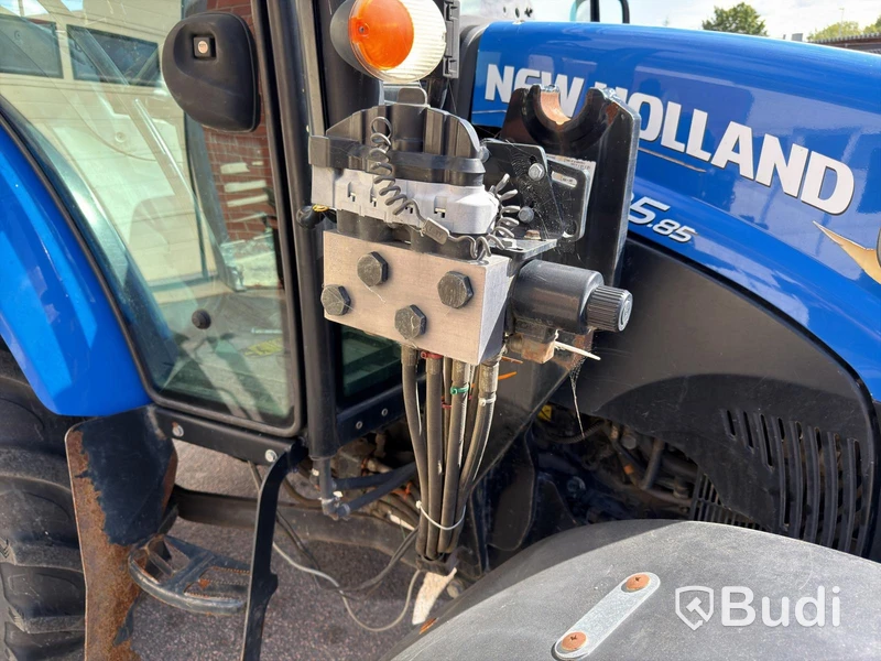 New Holland TD5.85 med lastare-2016