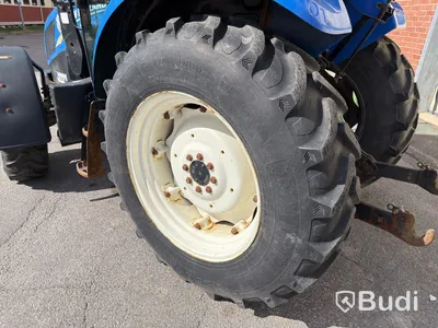 New Holland TD5.85 med lastare-2016