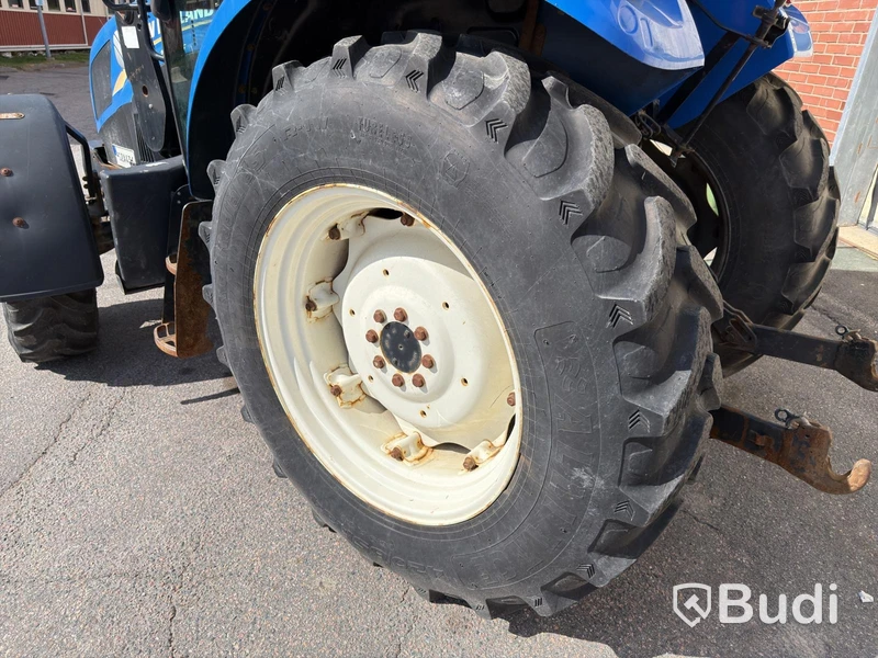 New Holland TD5.85 med lastare-2016