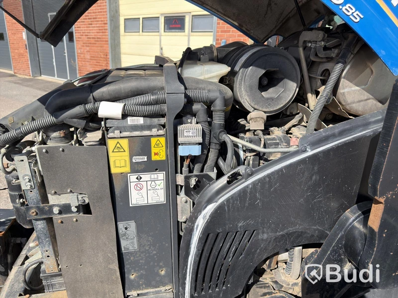 New Holland TD5.85 med lastare-2016