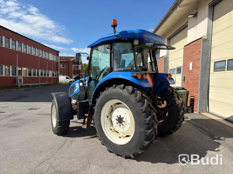 New Holland TD5.85 med lastare-2016