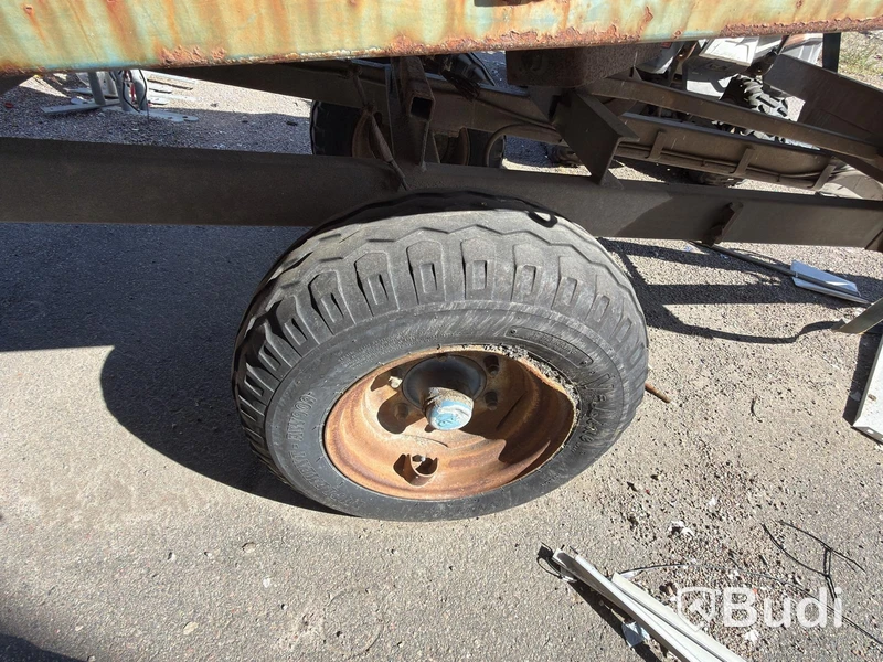 Tractor trailer with tipping bed