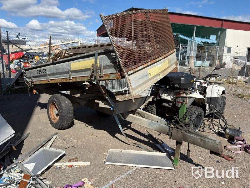 Tractor trailer with tipping bed